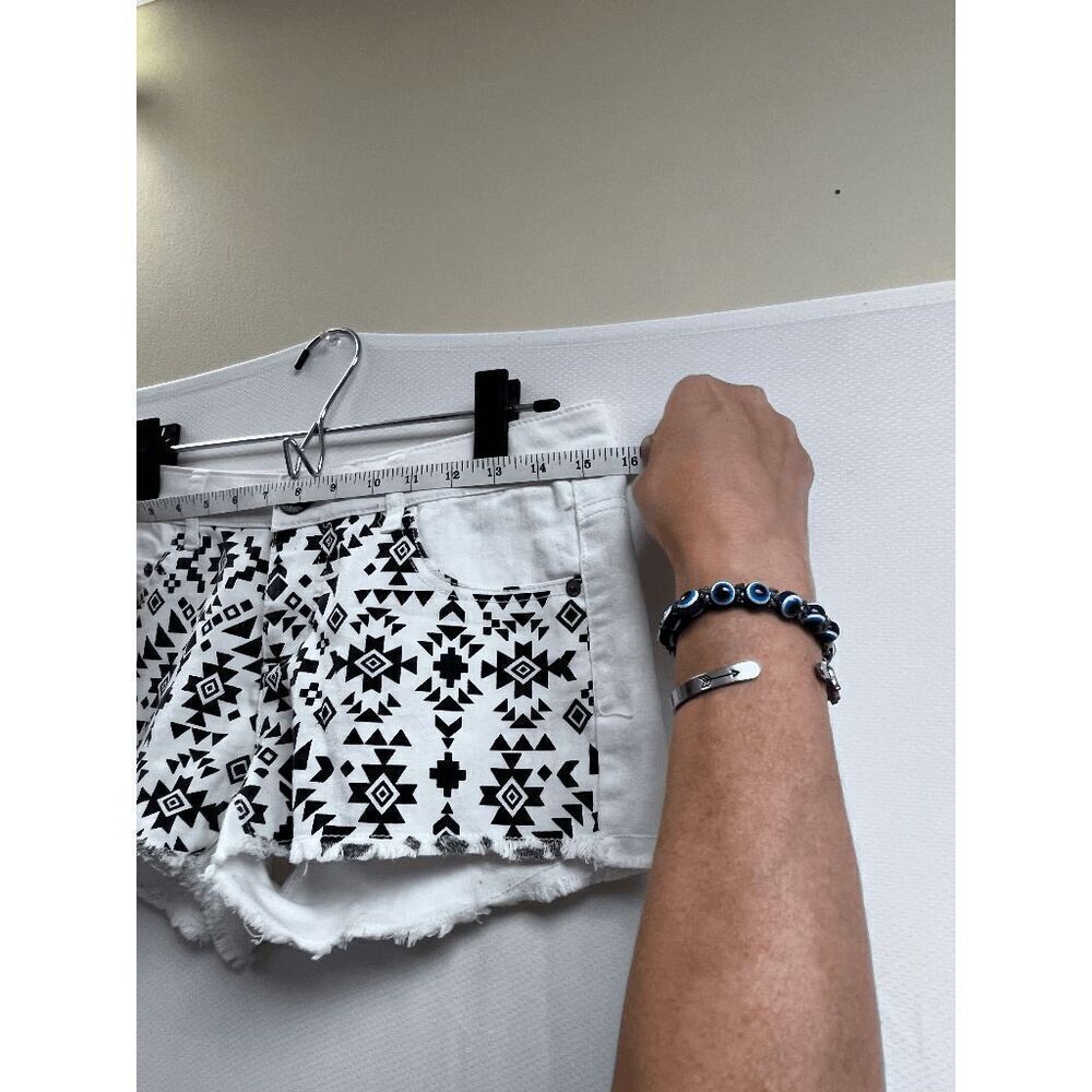 No Boundaries Womens Cream Black Aztec Print Cut-Off Denim Shorts Size 9